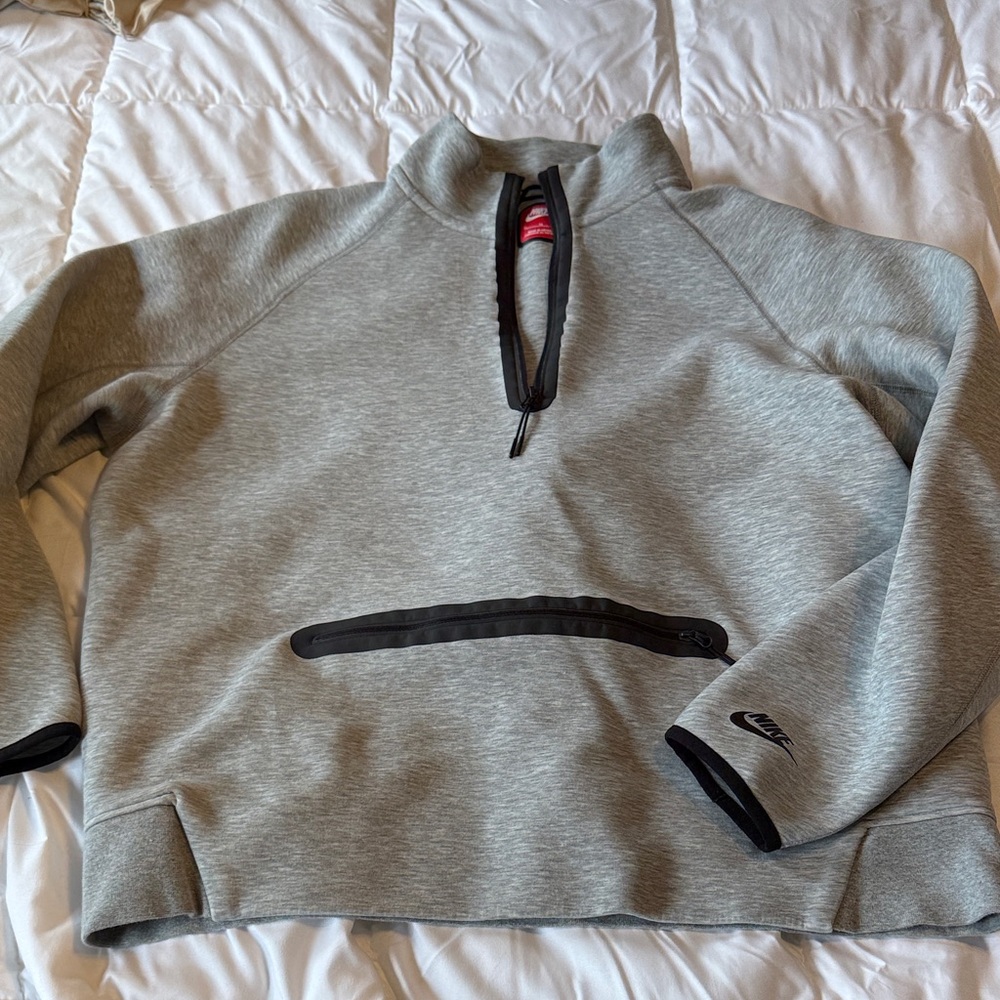 Nike Tech Men's Quarter Zip-Up Gray